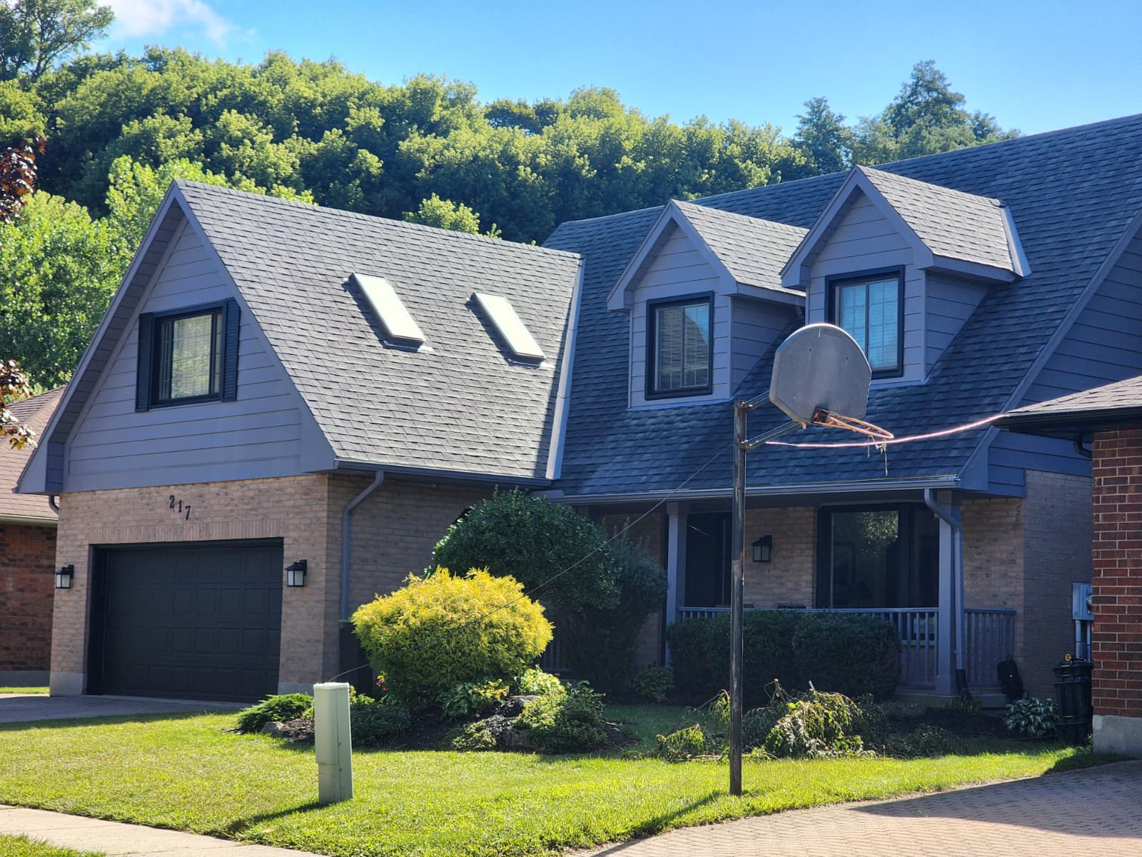 Spray and Roll - Interior Residential Painting, Exterior Residential Painting, Roof Painting.